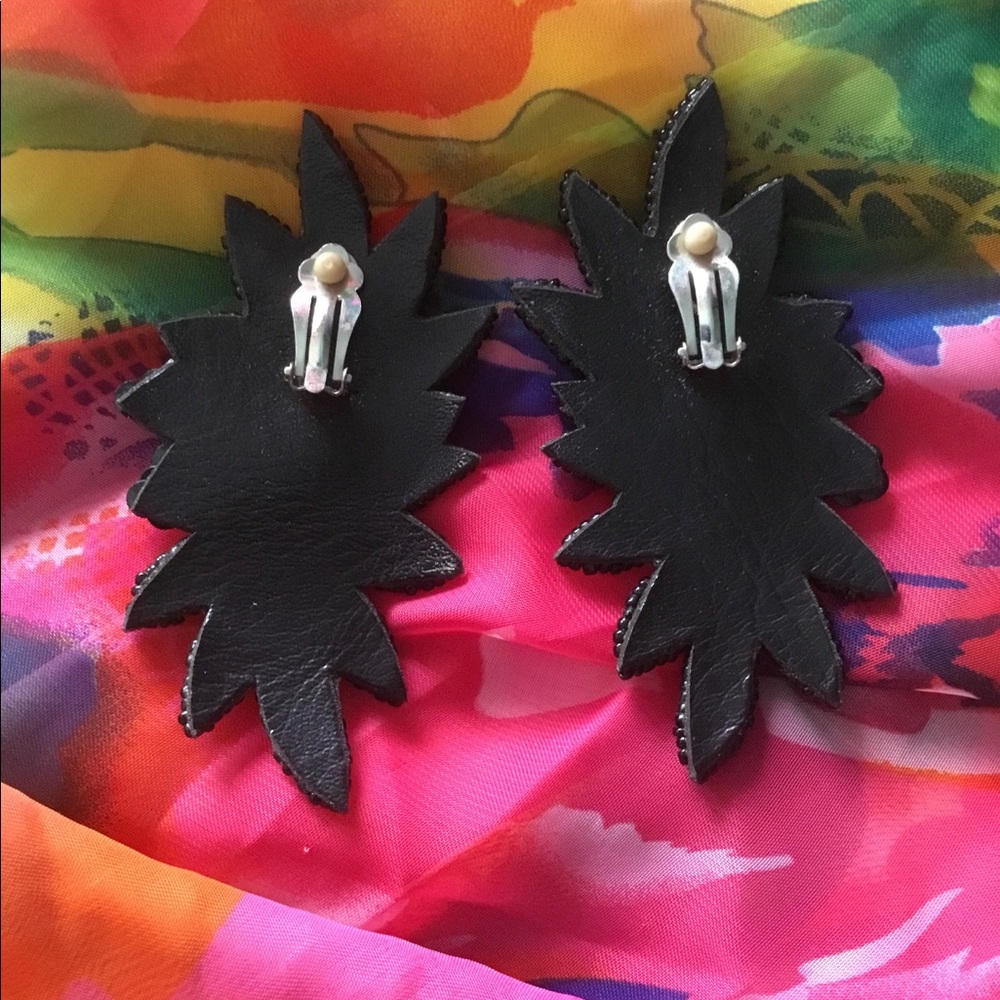 🌸 Vtg 80s Black Beaded Clip Earrings Vintage Beads Beading 80’s 1980’s GUC 🌺 - Picture 10 of 10